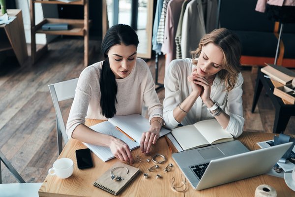 Bijoux personnalisés pour femmes : créez votre jonc idéal !